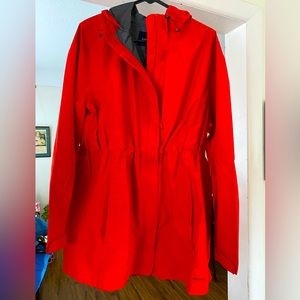 Land’s End packable women’s rain coat, red size XL